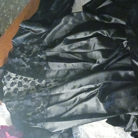 Black Robe - Picture 5 of 6